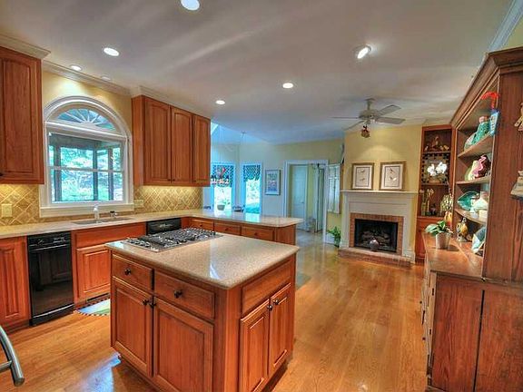 2nd image of 5460 New Wellington Close