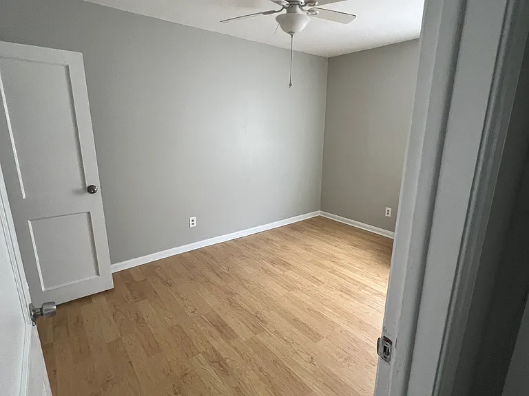 4046 Myra St — Photo 4