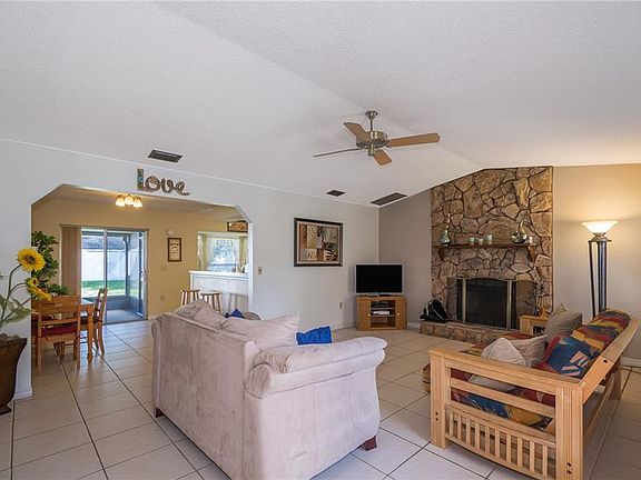 3rd image of 1607 Providence Cir