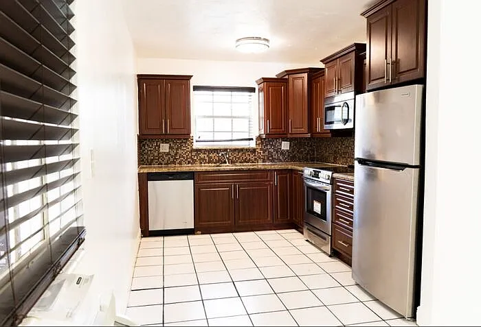 2 bed, 1.0 bath, 623 sqft, $2,158 — Photo 3