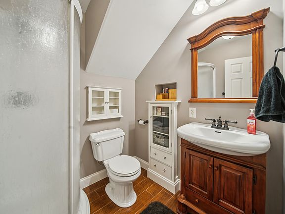 5th image of 520 N Cedar Ave