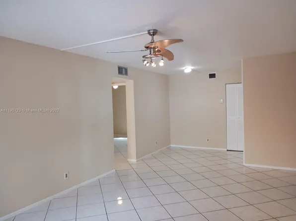 504 Gardens Dr APT 101, Pompano Beach, FL 33069