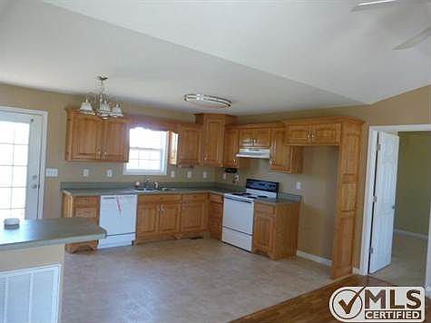 4th image of 335 Strawberry Dr