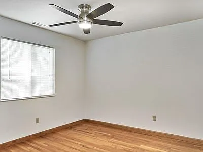 214 Sherland Ave — Photo 4