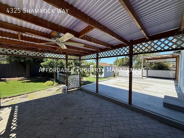 4325 Shamrock Way — Photo 23
