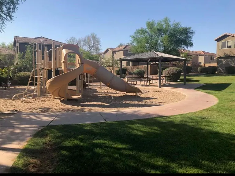 4008 E Melinda Ln — Photo 20
