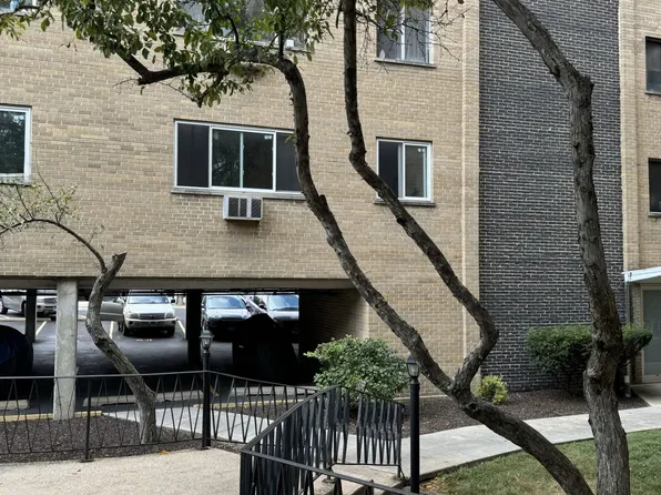7320 N Rogers Ave APT 214, Chicago, IL 60626