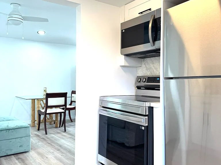 640 Broadway St — Photo 3