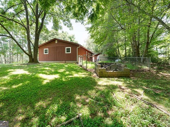 5th image of 132 Mockingbird Ln