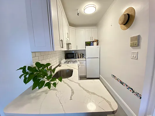 Rented by Harris Philip NYC | media 24