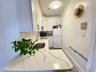 Rented by Harris Philip NYC