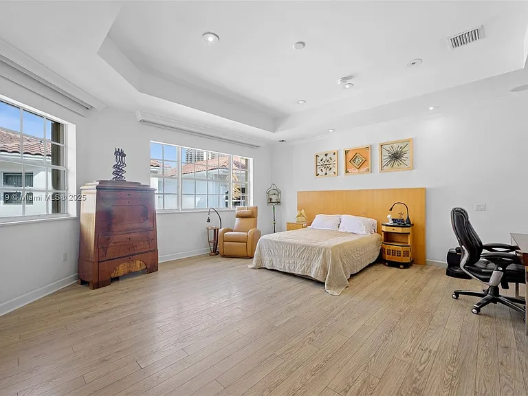 19460 39th Ct — Photo 21