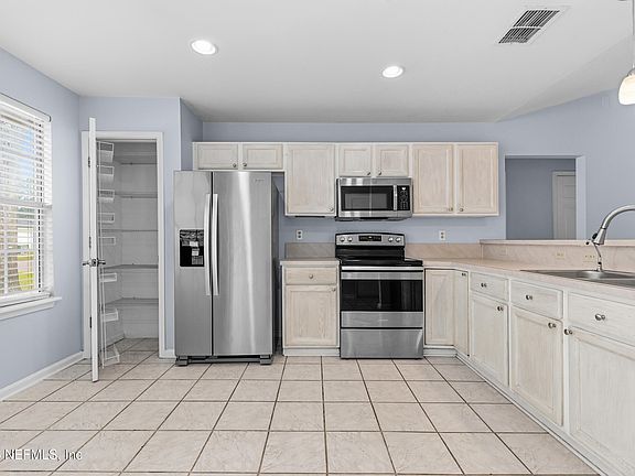 5th image of 6999 HUNTINGTON WOODS Circle E
