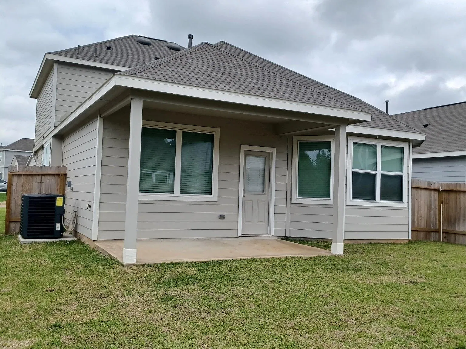 3 bed, 2.5 bath, 1629 sqft, $2,200 — Photo 3