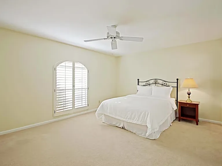 6318 E Kelton Ln — Photo 7