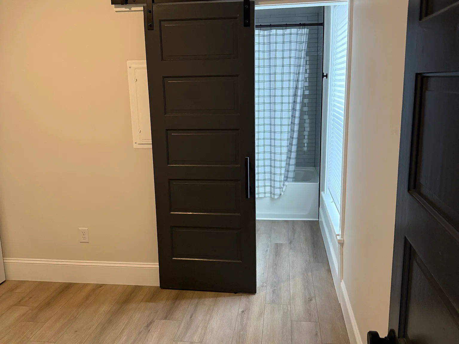 1 bed, 353 sqft, $1,654 — Photo 4