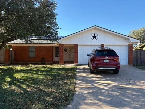2026 Rosewood Dr Photo 1