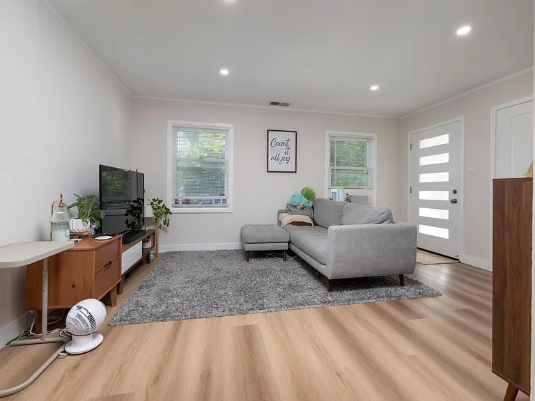 1500 Jasmine St — Photo 3