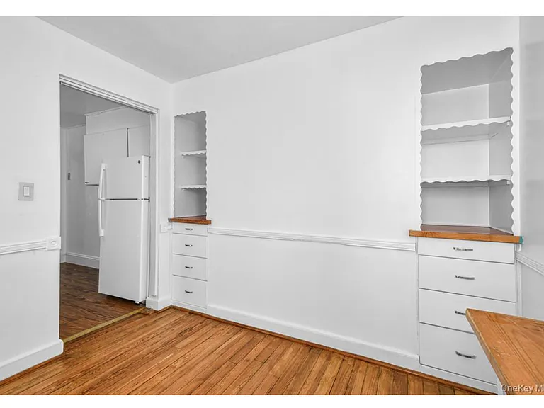 Built-ins to show off your cookbooks, dinnerware, and decor