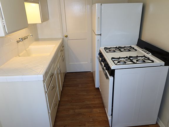 4th image of 200 S Doheny Dr APT 208