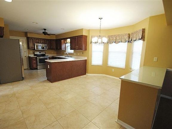 5th image of 7297 Blackstone Dr