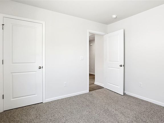 3rd image of 121 Cascade Ln