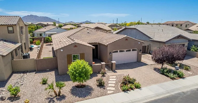 3269 E Ironside Ln — Photo 40
