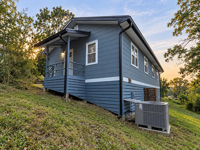 219 Highland Ave — Photo 4