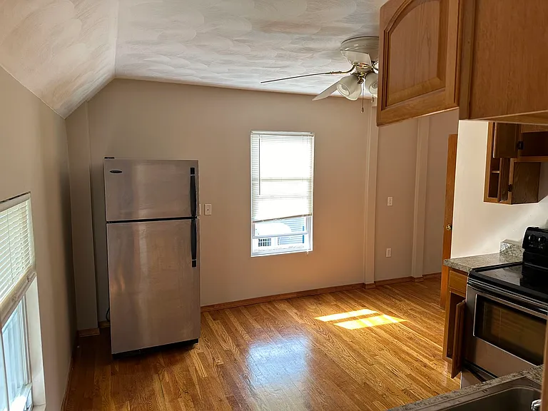 42 Glenwood Ave #3 — Photo 4