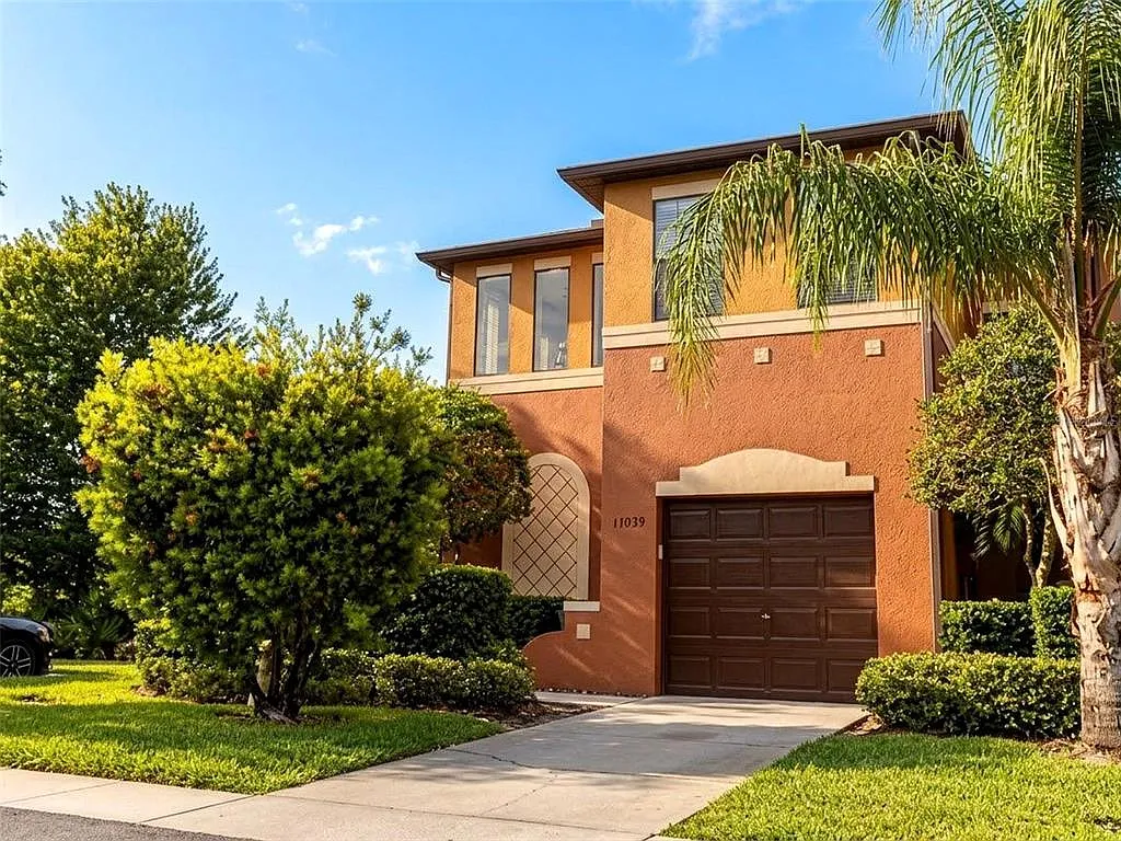 3 bed, 2.5 bath, 1832 sqft, $2,400 — Photo 1