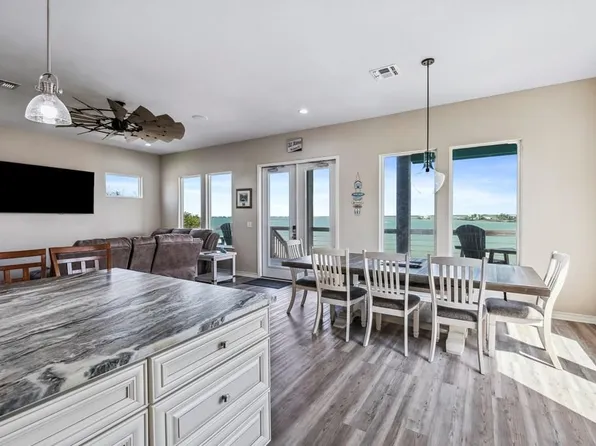 125 Lakeview Rd, Rockport, TX 78382