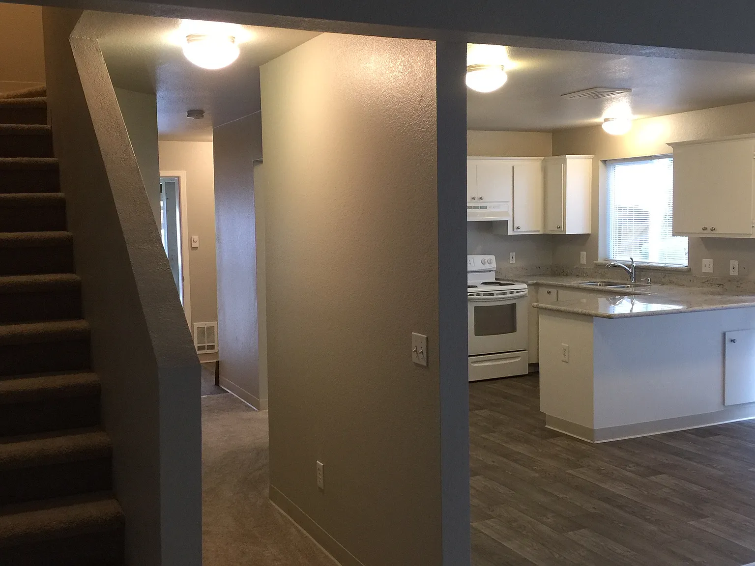 3 bed, 2.5 bath, 1500 sqft, $2,900 — Photo 2