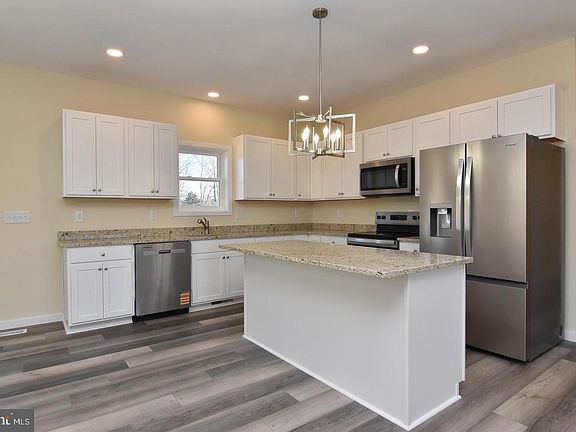 4th image of 38439 Shelby Ln