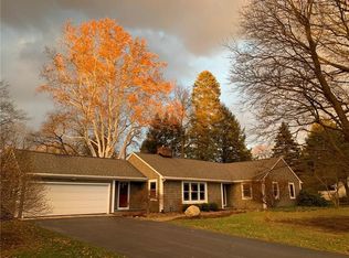 10 Briar Patch Rd, Pittsford, NY 14534