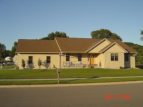 2nd image of 2001 Viking Ave