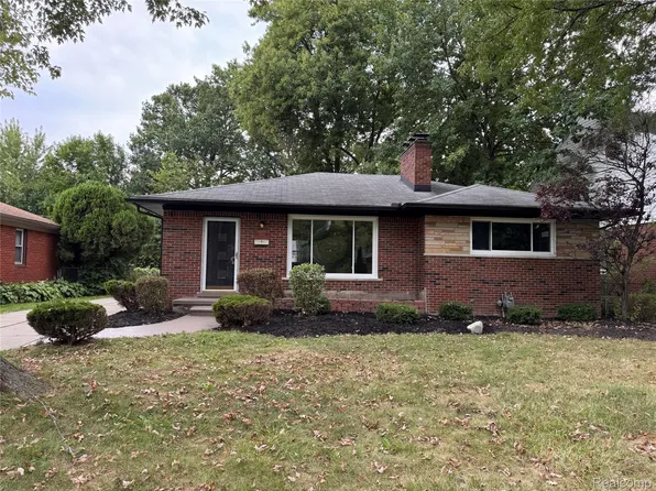 20618 Woodside St, Harper Woods, MI 48225