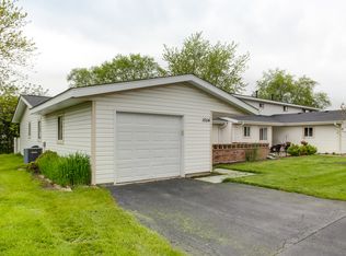 1054 Groton Ct, Schaumburg, IL 60193