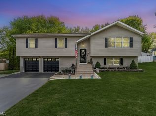 64 Stonehenge Dr, Lopatcong Twp., NJ 08865