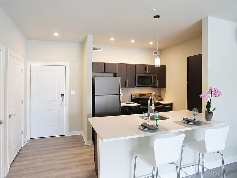 Solara Luxury Apartments — Photo 4