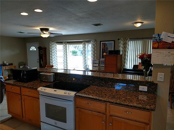 5th image of 1752 Valencia Dr