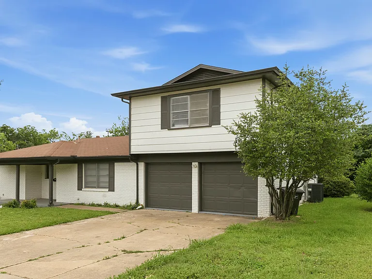 1732 Sheffield Pl — Photo 2