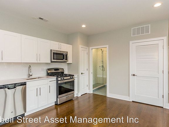 2nd image of 1911-21 W Irving Park #208