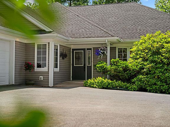 2nd image of 149 Orchard Ave