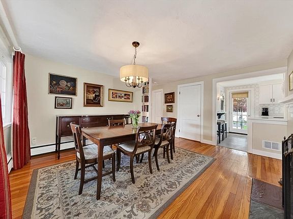 4th image of 26 Coolidge Ave