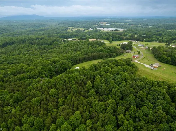 Grants Home Trl, Ararat, NC 27007