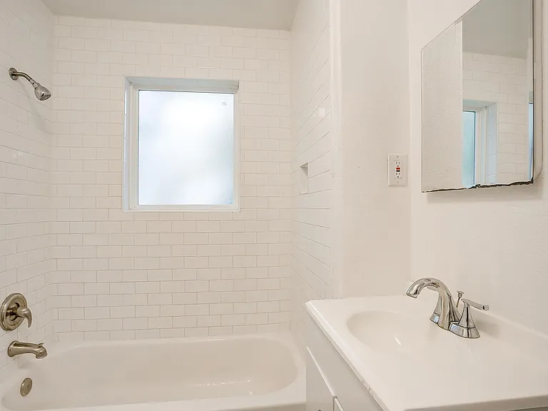 311 Byron St — Photo 8