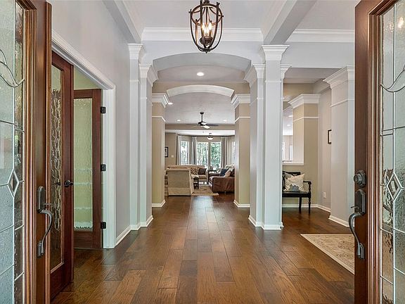 4th image of 51 E Green Gables Cir