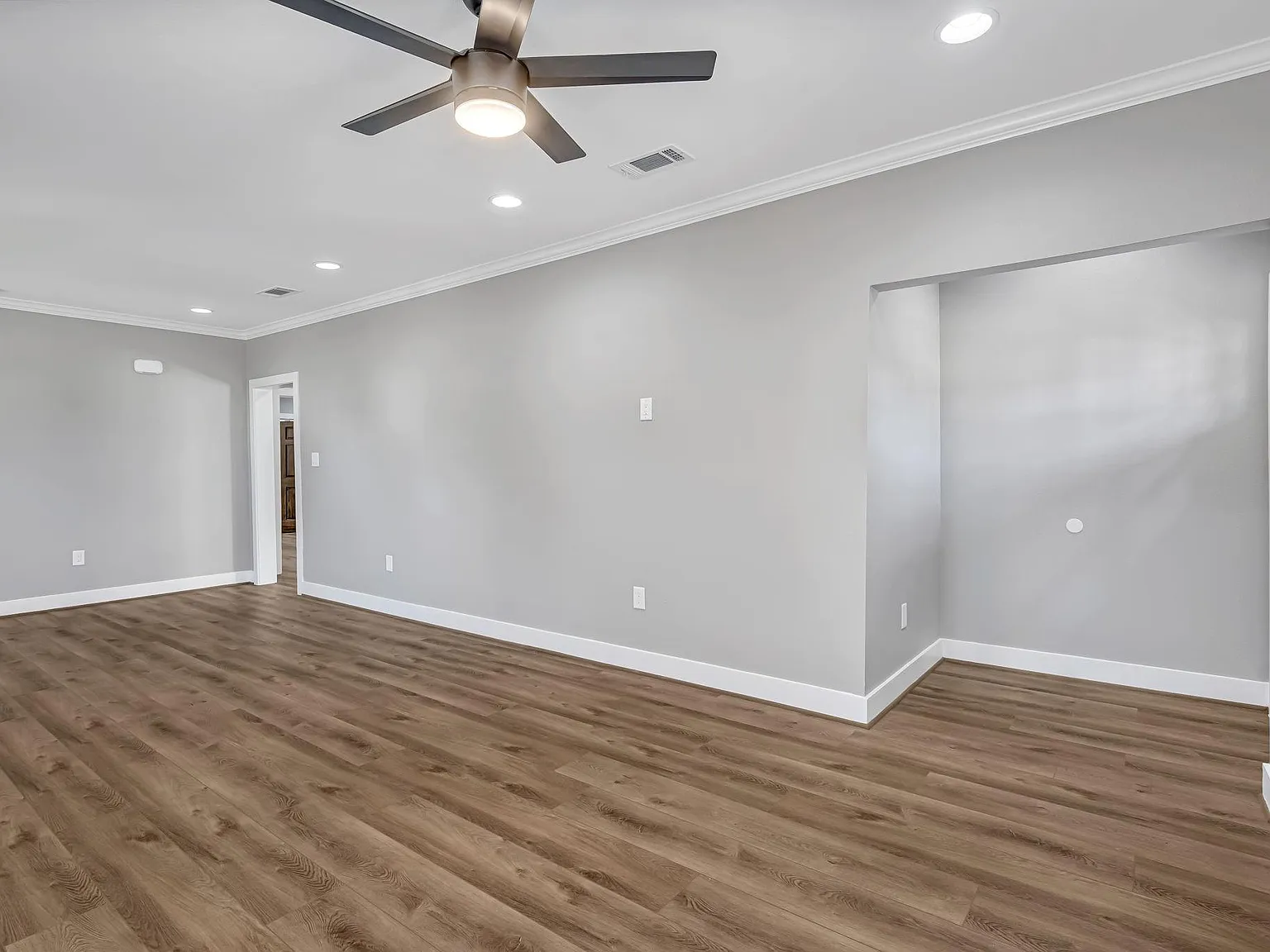 2 bed, 2.0 bath, 1400 sqft, $1,990 — Photo 2