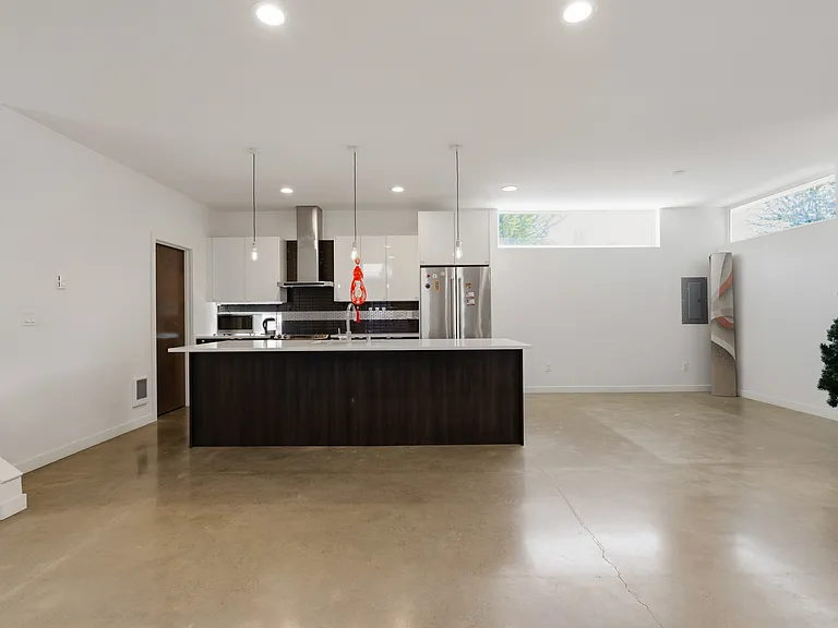 5624 Fauntleroy Way SW #C — Photo 2