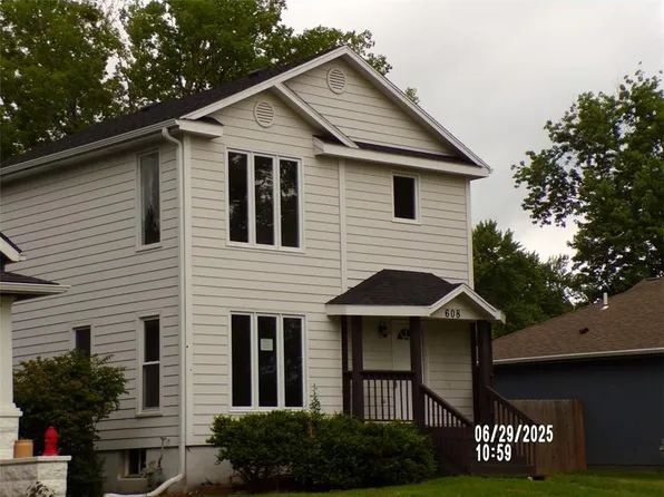 608 S Locust St, Ottawa, KS 66067